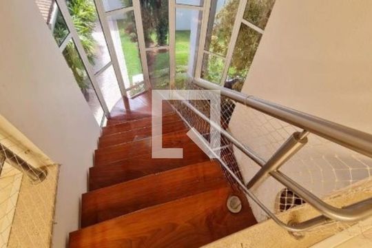 Casa para alugar com 4 quartos, 780m² em Morada da Colina, Uberlândia