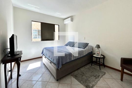Quarto 1 de apartamento para alugar com 4 quartos, 240m² em Centro, Florianópolis