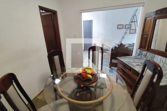 Sala de casa para alugar com 4 quartos, 277m² em Lídice, Uberlândia