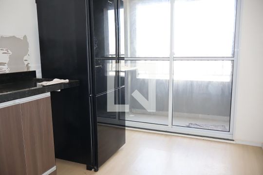 Sala e cozinha de apartamento para alugar com 1 quarto, 25m² em Jardim Imperador (zona Leste), São Paulo