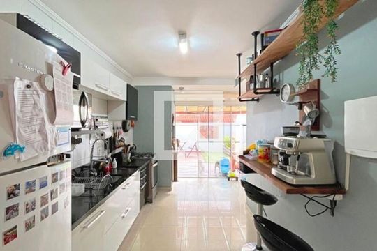Cozinha de casa para alugar com 3 quartos, 129m² em Guarujá, Porto Alegre