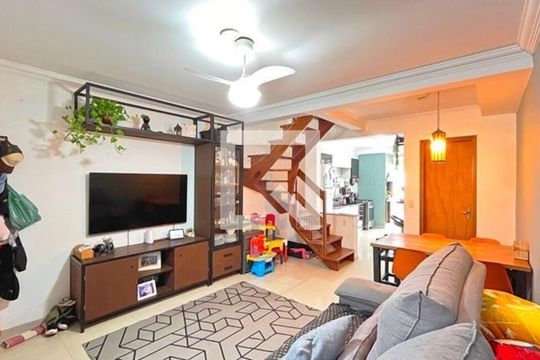 Sala de casa para alugar com 3 quartos, 129m² em Guarujá, Porto Alegre