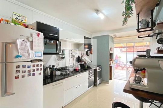 Cozinha de casa para alugar com 3 quartos, 129m² em Guarujá, Porto Alegre