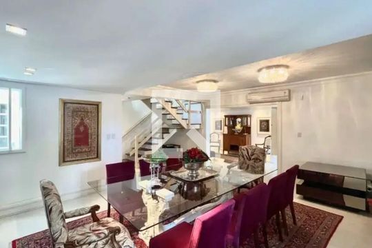 Sala de casa à venda com 3 quartos, 307m² em Menino Deus, Porto Alegre