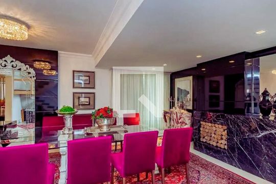 Sala de casa à venda com 3 quartos, 307m² em Menino Deus, Porto Alegre