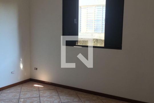 Quarto de casa à venda com 3 quartos, 240m² em Vila Yolanda, Osasco