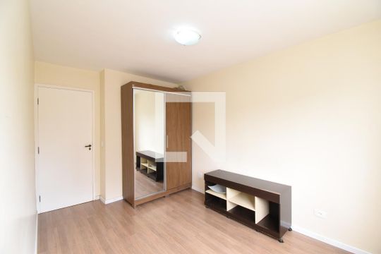 Quarto 1 de apartamento para alugar com 2 quartos, 60m² em Bacacheri, Curitiba