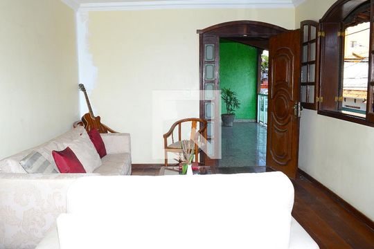 Sala de casa à venda com 1 quarto, 220m² em Goiânia, Belo Horizonte