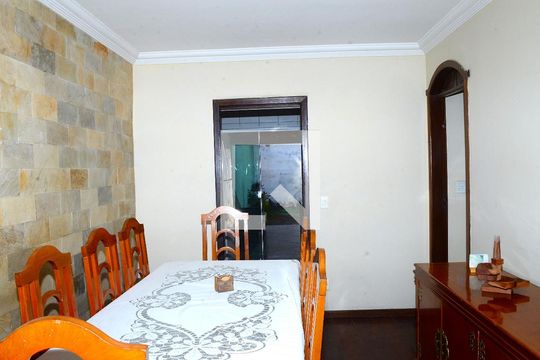 Sala de Jantar de casa à venda com 1 quarto, 220m² em Goiânia, Belo Horizonte