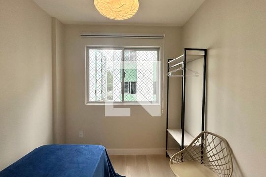 Quarto 1 de apartamento para alugar com 2 quartos, 52m² em Itacorubi, Florianópolis