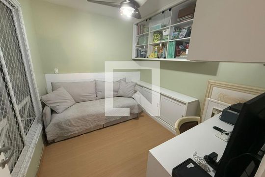 Escritório de casa de condomínio para alugar com 3 quartos, 173m² em Jardim Passargada I, Cotia