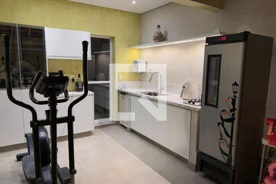 Quintal de casa de condomínio para alugar com 3 quartos, 173m² em Jardim Passargada I, Cotia