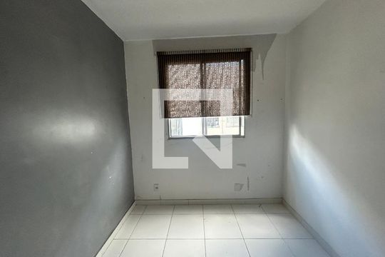 Quarto 1 de apartamento para alugar com 2 quartos, 45m² em Pavuna, Nilópolis