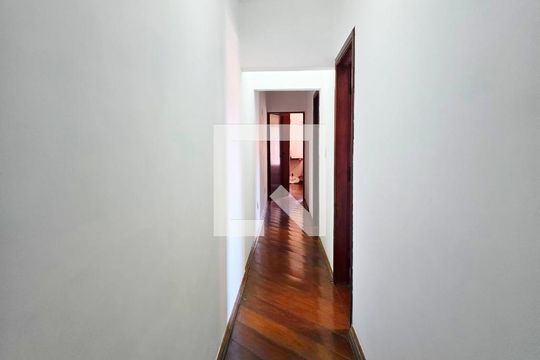 Corredor de casa à venda com 3 quartos, 108m² em Jardim Leda, Guarulhos