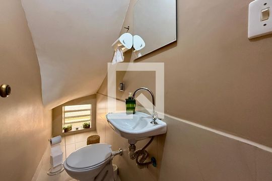 Lavabo de casa à venda com 3 quartos, 137m² em Jardim Aeroporto, São Paulo
