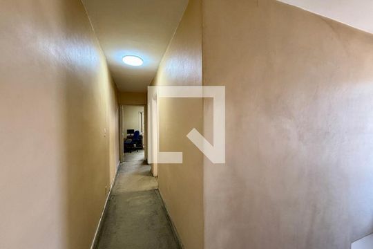 Corredor Quartos  de casa à venda com 3 quartos, 137m² em Jardim Aeroporto, São Paulo