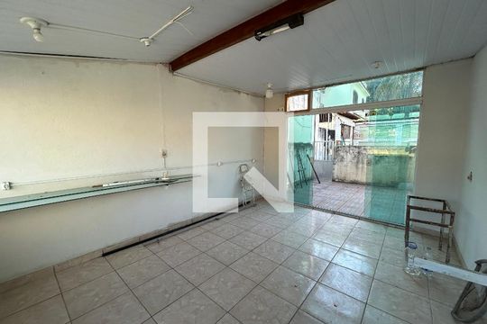 Casa para alugar com 1 quarto, 63m² em Vila Valqueire, Rio de Janeiro