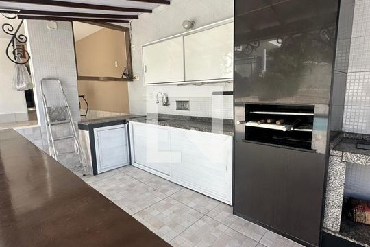 Casa de Condomínio para alugar com 3 quartos, 380m² em Rio do Ouro, São Gonçalo