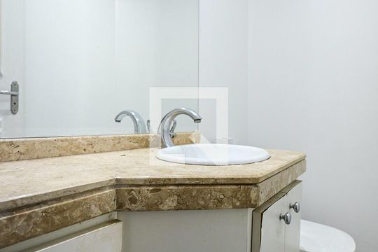 Lavabo 1 de casa de condomínio para alugar com 3 quartos, 153m² em Jardim Rosa Maria, São Paulo