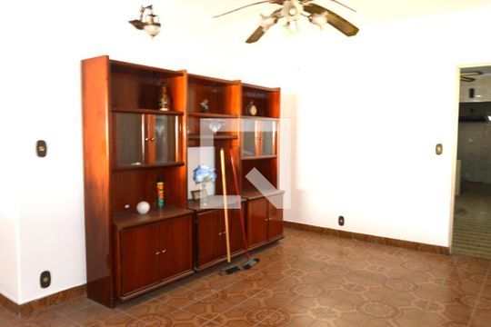 Sala de casa para alugar com 2 quartos, 273m² em Vila Campesina, Osasco