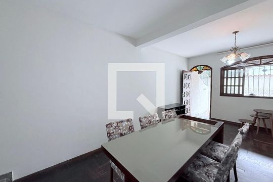 Casa à venda com 3 quartos, 210m² em Castelo, Belo Horizonte