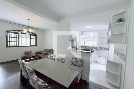 Casa à venda com 3 quartos, 210m² em Castelo, Belo Horizonte