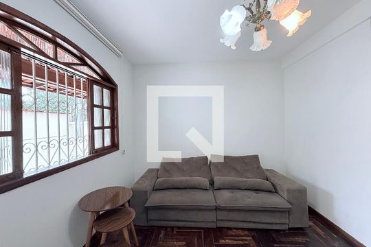 Casa à venda com 3 quartos, 210m² em Castelo, Belo Horizonte