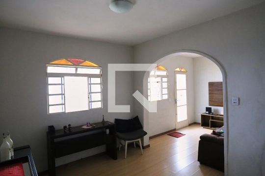 Sala de casa para alugar com 5 quartos, 120m² em Boa Vista, Belo Horizonte