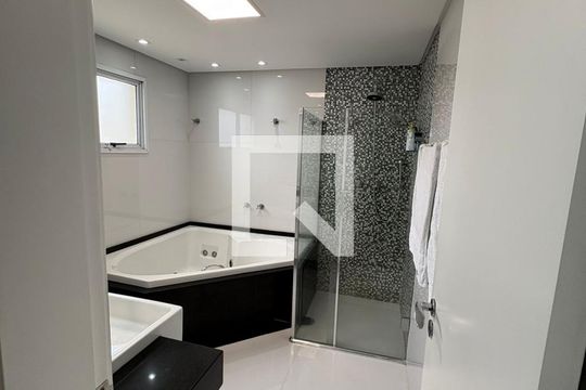 Banheiro de apartamento para alugar com 3 quartos, 160m² em Chora Menino, São Paulo