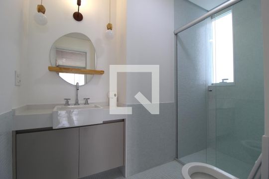 Banheiro da Suíte de apartamento para alugar com 1 quarto, 63m² em Vila Nova Conceição, São Paulo