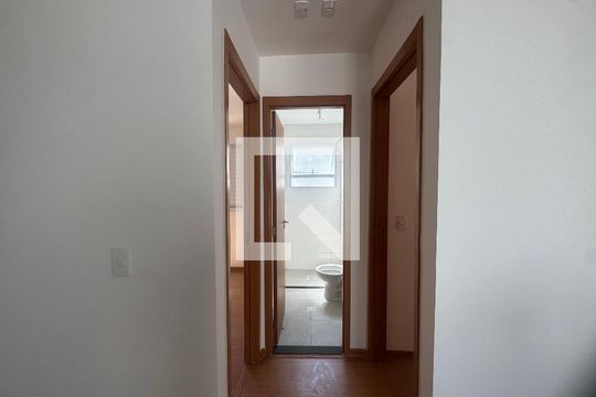 Hall de apartamento para alugar com 2 quartos, 38m² em Jardim Hanna, Guarulhos