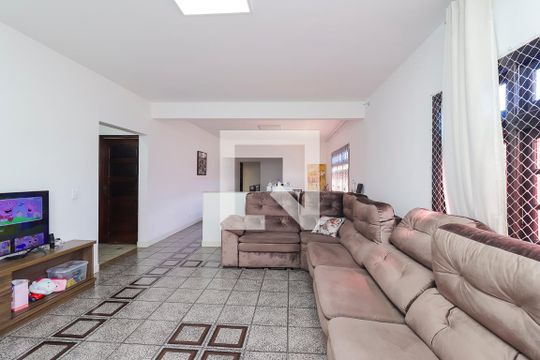 Sala de Estar de casa à venda com 5 quartos, 672m² em Cidade Líder, São Paulo