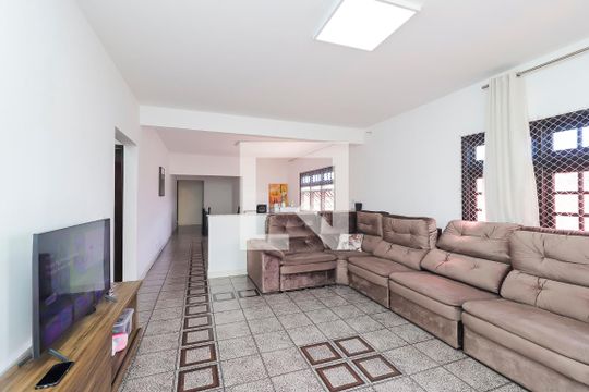 Sala de Estar de casa à venda com 5 quartos, 672m² em Cidade Líder, São Paulo