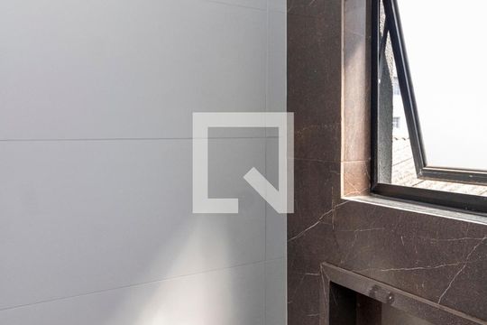 Banheiro de apartamento para alugar com 1 quarto, 32m² em Jardim Jacana, São Paulo