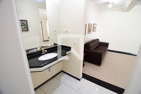 Lavabo de casa para alugar com 3 quartos, 326m² em Conjunto Habitacional Vila Santana (sousas), Campinas