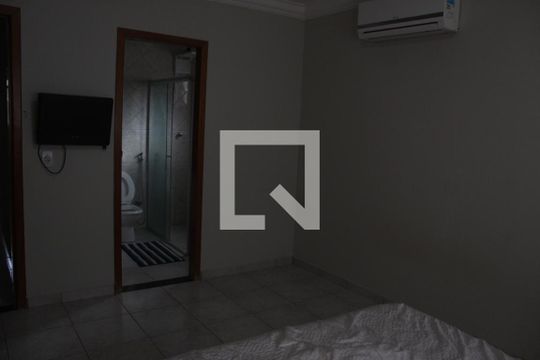 Suíte de casa para alugar com 4 quartos, 240m² em Vila Alto da Gloria, Goiânia