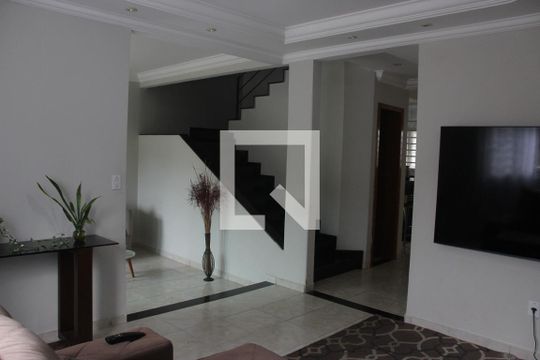 Sala de TV de casa para alugar com 4 quartos, 240m² em Vila Alto da Gloria, Goiânia