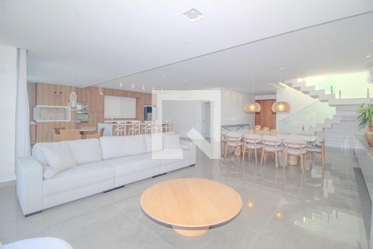Sala/Cozinha de casa de condomínio para alugar com 4 quartos, 311m² em Vila Nova, Porto Alegre