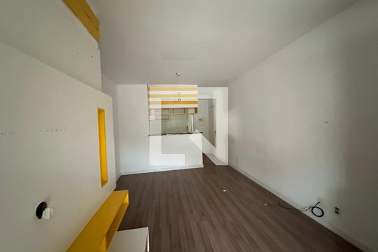 Sala de apartamento à venda com 3 quartos, 80m² em Jardim Esperança, Barueri