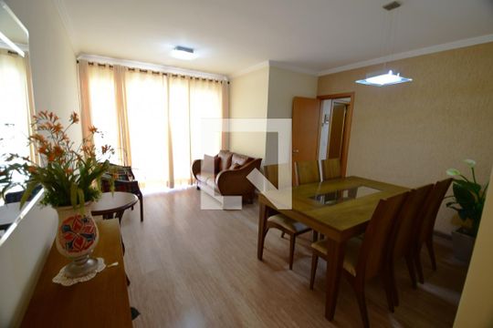Sala de apartamento para alugar com 3 quartos, 80m² em Taquaral, Campinas