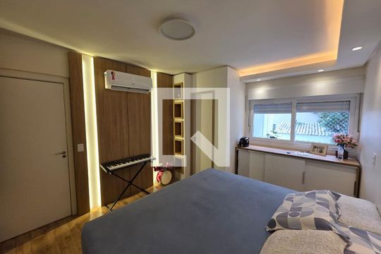 Quarto de apartamento à venda com 3 quartos, 96m² em Teresópolis, Porto Alegre