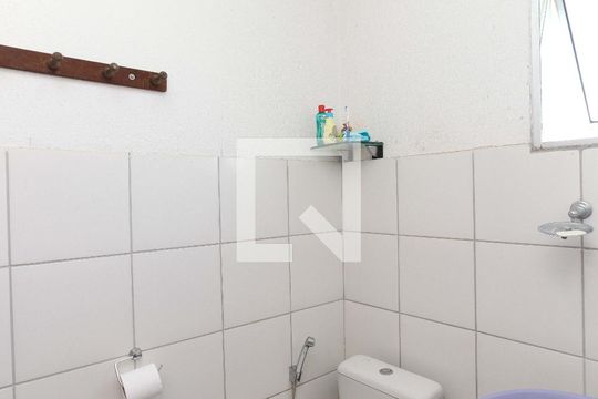 Banheiro de apartamento à venda com 2 quartos, 70m² em Diamante, Belo Horizonte