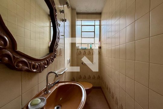 Lavaabo de casa à venda com 4 quartos, 170m² em Nova Piraju, São Paulo