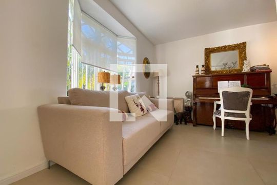 Sala de casa para alugar com 3 quartos, 600m² em Campeche, Florianópolis