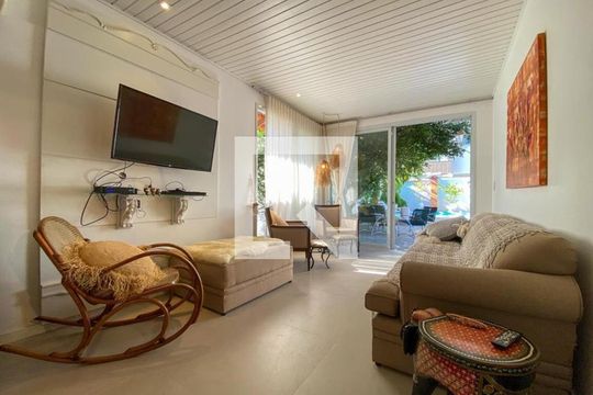 Sala de casa para alugar com 3 quartos, 600m² em Campeche, Florianópolis