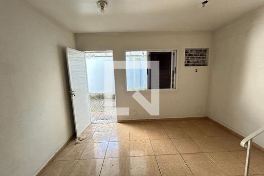 Sala de casa de condomínio para alugar com 2 quartos, 80m² em Praça Seca, Rio de Janeiro