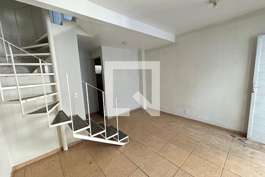 Sala de casa de condomínio para alugar com 2 quartos, 80m² em Praça Seca, Rio de Janeiro