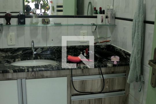Lavabo  de casa para alugar com 3 quartos, 250m² em Jardim Dourado, Guarulhos