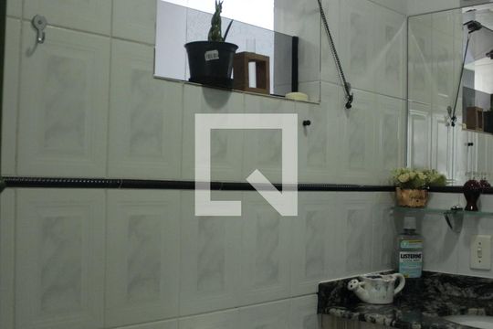 Lavabo  de casa para alugar com 3 quartos, 250m² em Jardim Dourado, Guarulhos