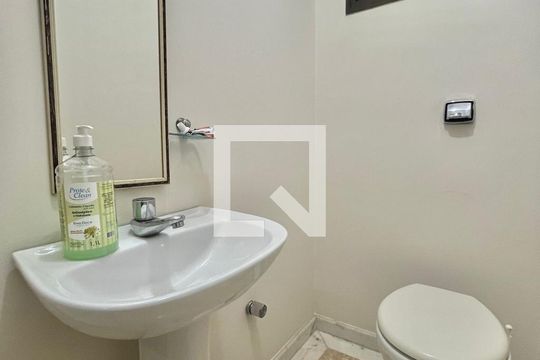 Lavabo de apartamento para alugar com 2 quartos, 121m² em Cambuí, Campinas
